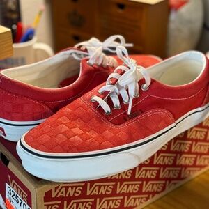 BRAND NEW - WORN ONCE - MENS 10.5 - VANS ERA DEBOSS CHECKERBOARD POMP RED TR WHT